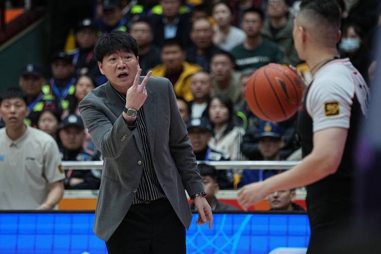 邱彪：今年联赛有很多爆冷的比赛，想取胜最重要的是职业态度