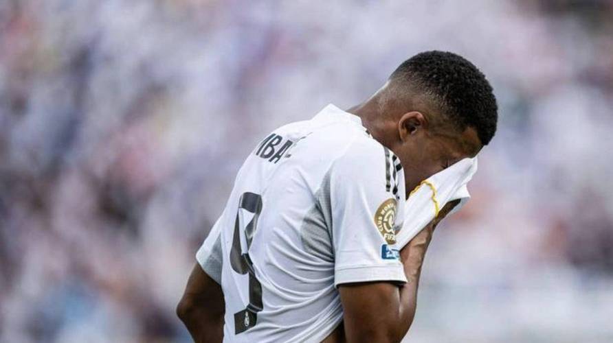 离谱！皇马队医误诊姆巴佩伤情：左膝受伤却被误诊为右膝