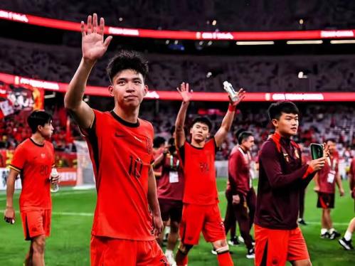 这位新援刚代表上港二队出战首秀，就打入精彩进球，曾是国少主力