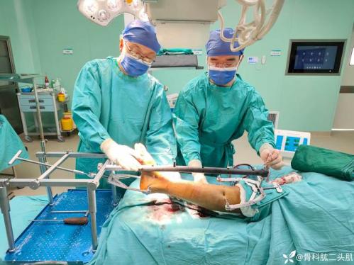 鲁媒：山东新大外援斯蒂尔在太原和球队会合克里斯随队康复治疗