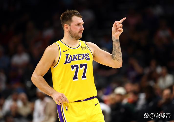 东契奇过去8场至少325分60板60助&命中率45+%是历史首人