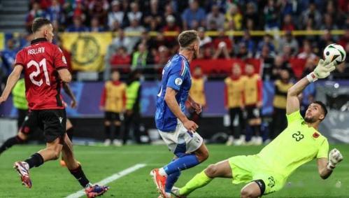 波兰神锋！莱万头球扳平为波兰保留晋级希望，波兰11阿尔巴尼亚