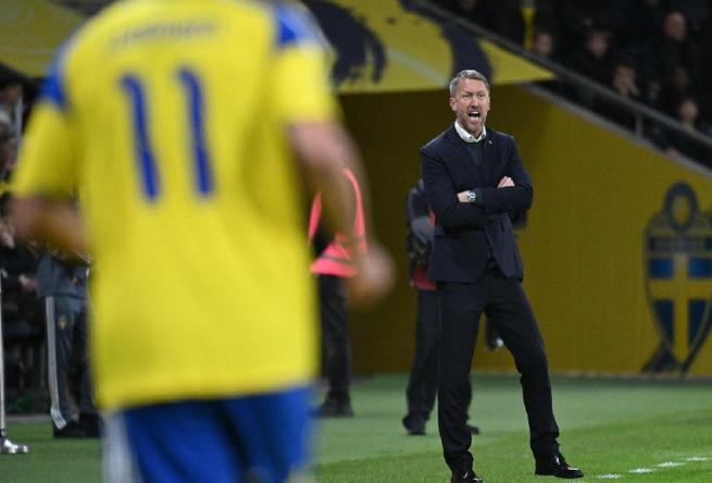 瑞典门将扑救后直接大脚助攻，约克雷斯梅开二度！瑞典已两球领先