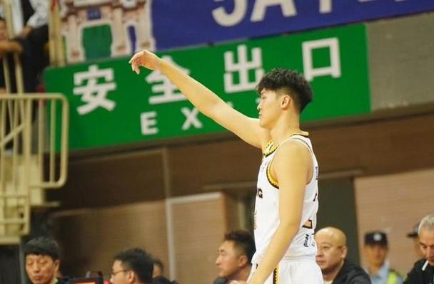 辽宁男篮8分险胜！拒绝大逆转，付豪爆发，赵继伟14分