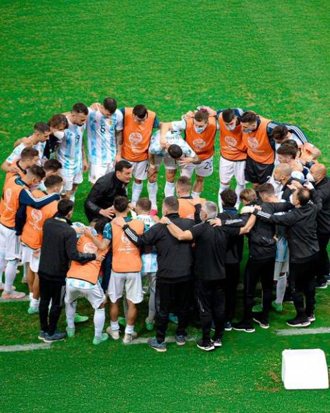 斯卡洛尼：梅西对阵赞比亚会首发帕尼切利受伤真是太操蛋了