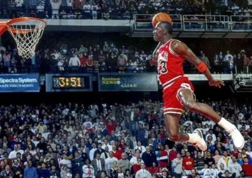 约翰斯塔克斯:乔丹能帮助队友成长詹姆斯只是将天赋聚在一起