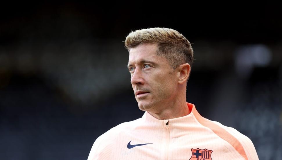 莱万谈战瑞典：上次被撞断肋骨的伤痕犹在，无论多艰难都要坚持住