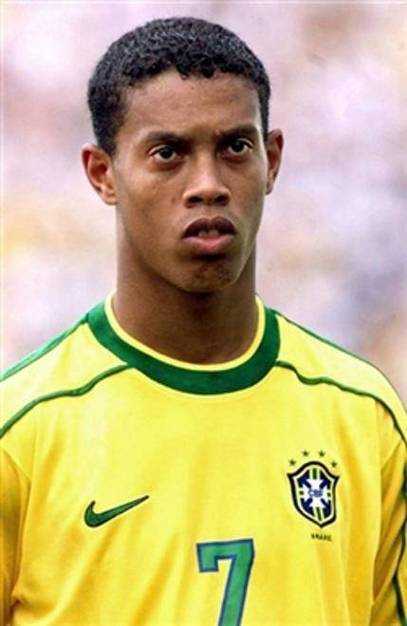 罗纳尔迪尼奥在中超踢过球吗？罗纳尔迪尼奥在足坛的地位？