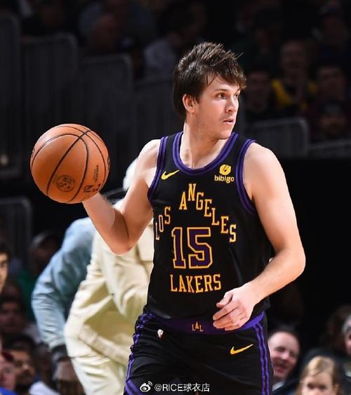 奥斯汀里弗斯湖人年薪，湖人球员里弗斯