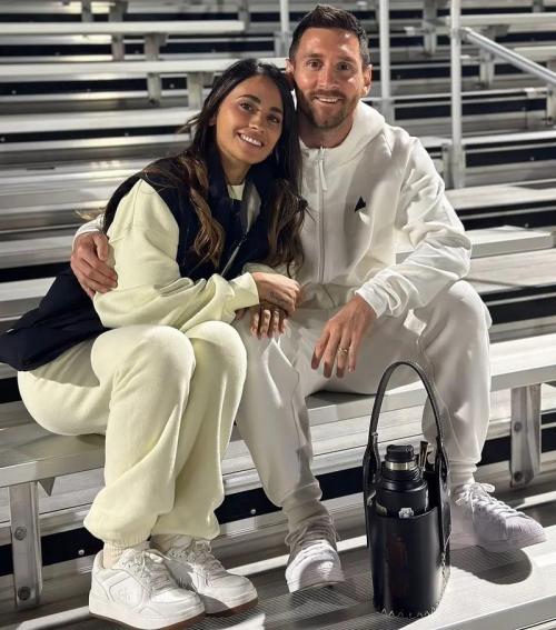 梅西谈过几次恋爱，梅西交往过的女朋友