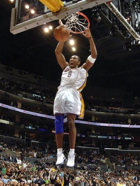 科比砍下81分是对阵的是哪个队，科比81分的比赛？